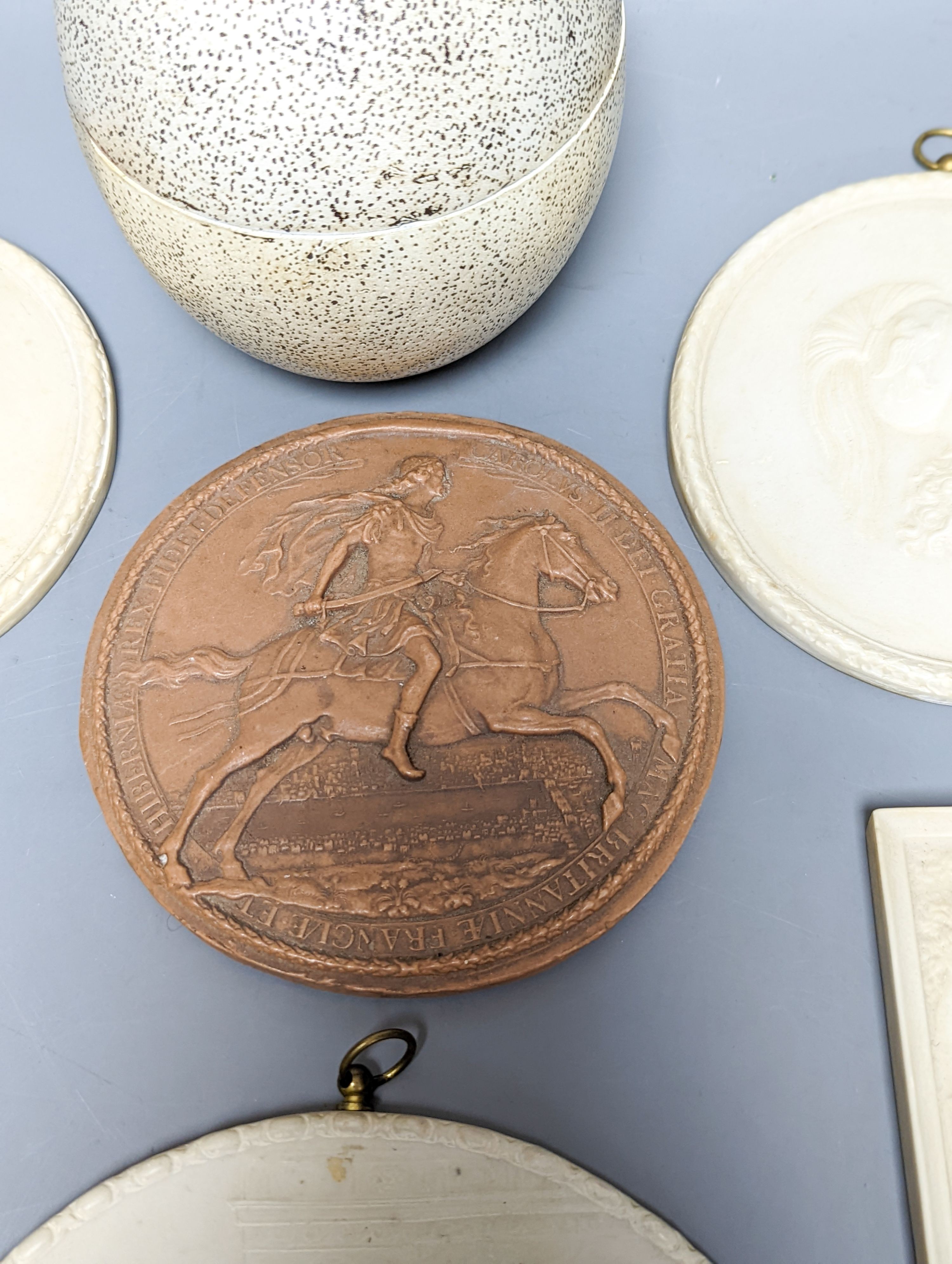 Decorative faux marble roundels, plaques and a faux ostrich egg box 28cm